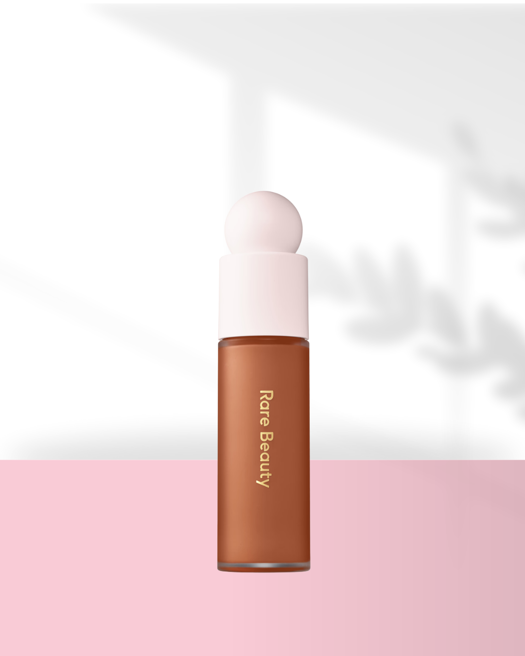 Liquid Touch Weightless Foundation - Rare Beauty - Imagen 4